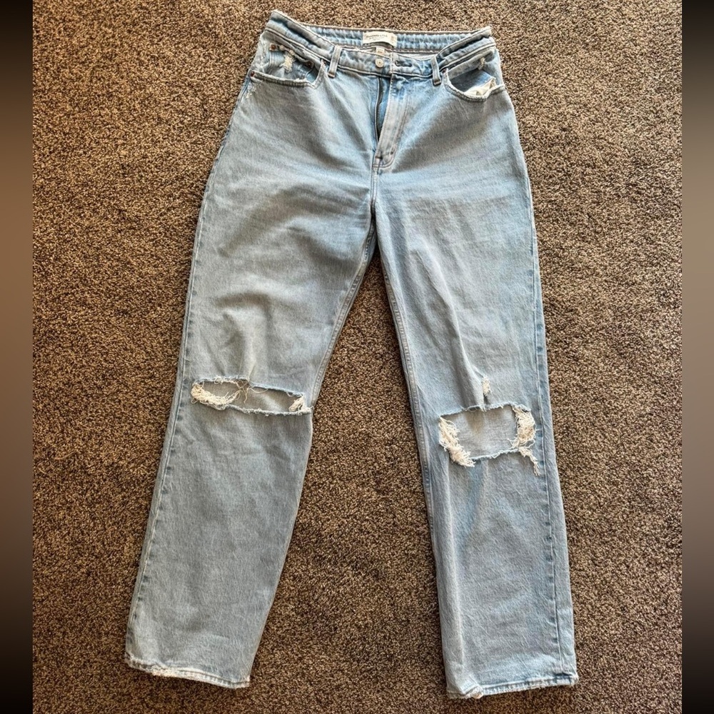 Abercrombie The 90’s Relaxed Jean High Rise Curve Love